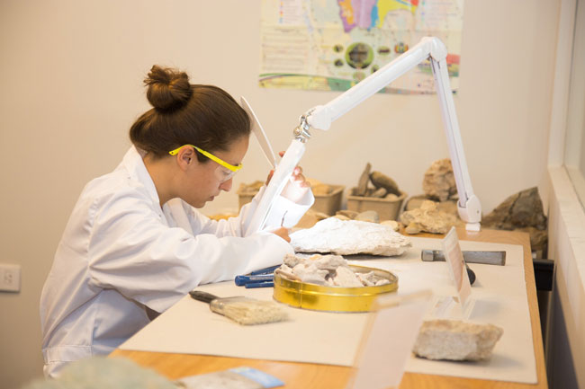 Niegan participación y aportación de las mujeres en la ciencia