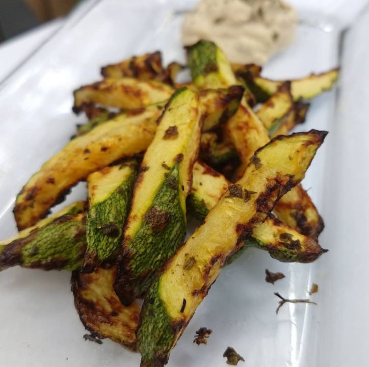 Platillo basado en vegetales calabaza al horno
