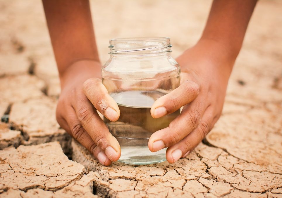 Con pipas y extracción de agua de pozos el abasto al Valle de México