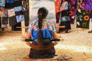 Programa emergente de apoyo para textileros indígenas: Senado