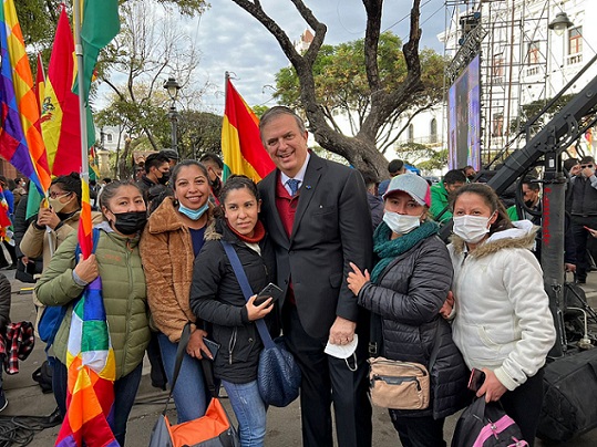 Ebrard revoluciona la industria automotriz