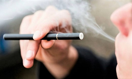 Promocionan tabacaleras cigarros electrónicos en redes sociales