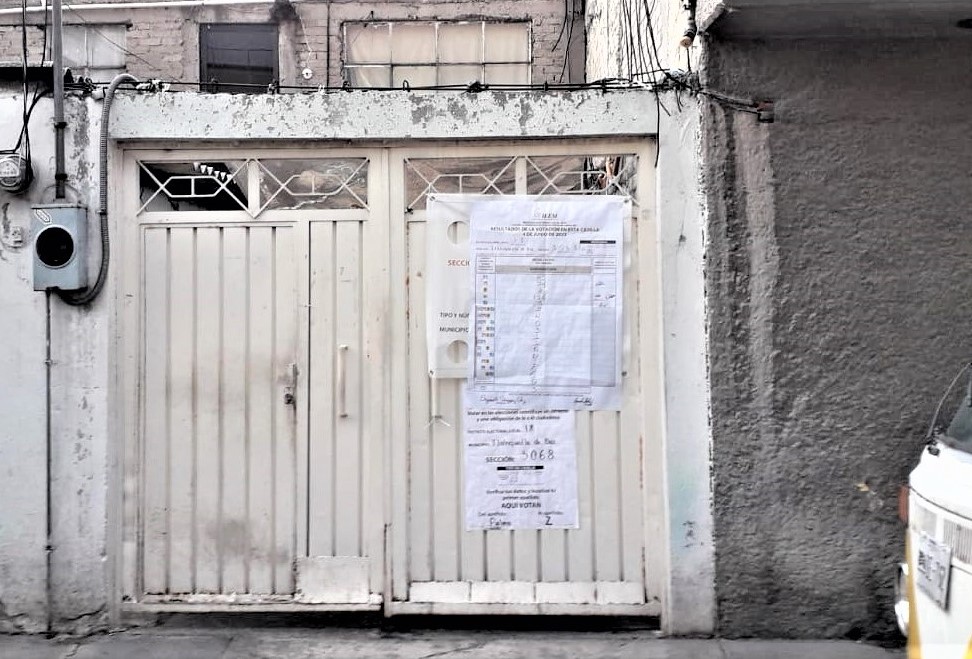 Lápida al grupo Atlacomulco con la abstención y etiqueta al 2024