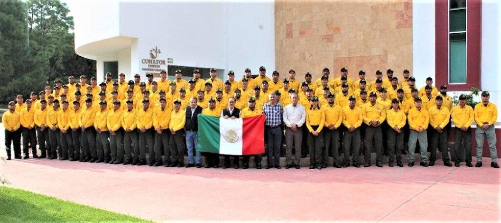 Parte a Canadá cuarto contingente de combatientes de incendios